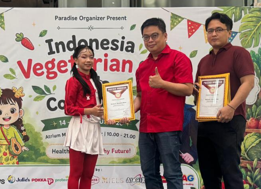 Sulap Bendera Merah-Putih Terbanyak - foto 4